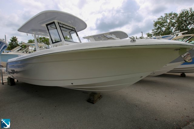 New 2023 Robalo R272 for sale